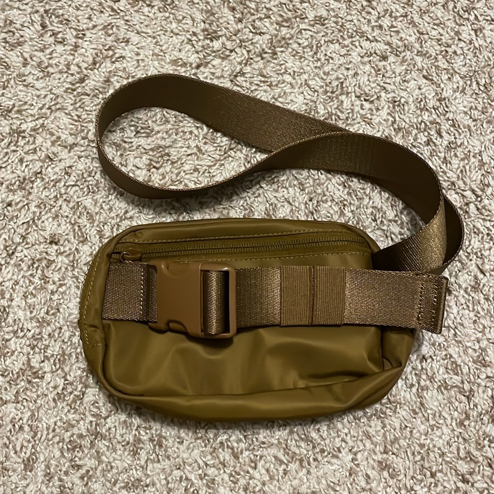 Lululemon Athletica Everywhere Belt Bag - Picture 6 of 6